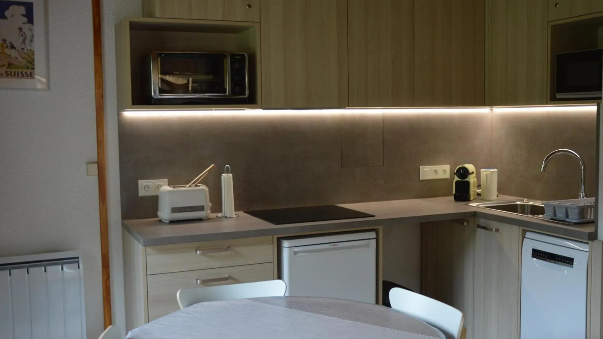 Appartement Lumineux, 6 Personnes Avec Balcon, Parking, Wifi A 900M Du Centre De Chatel - Fr-1-198-233
