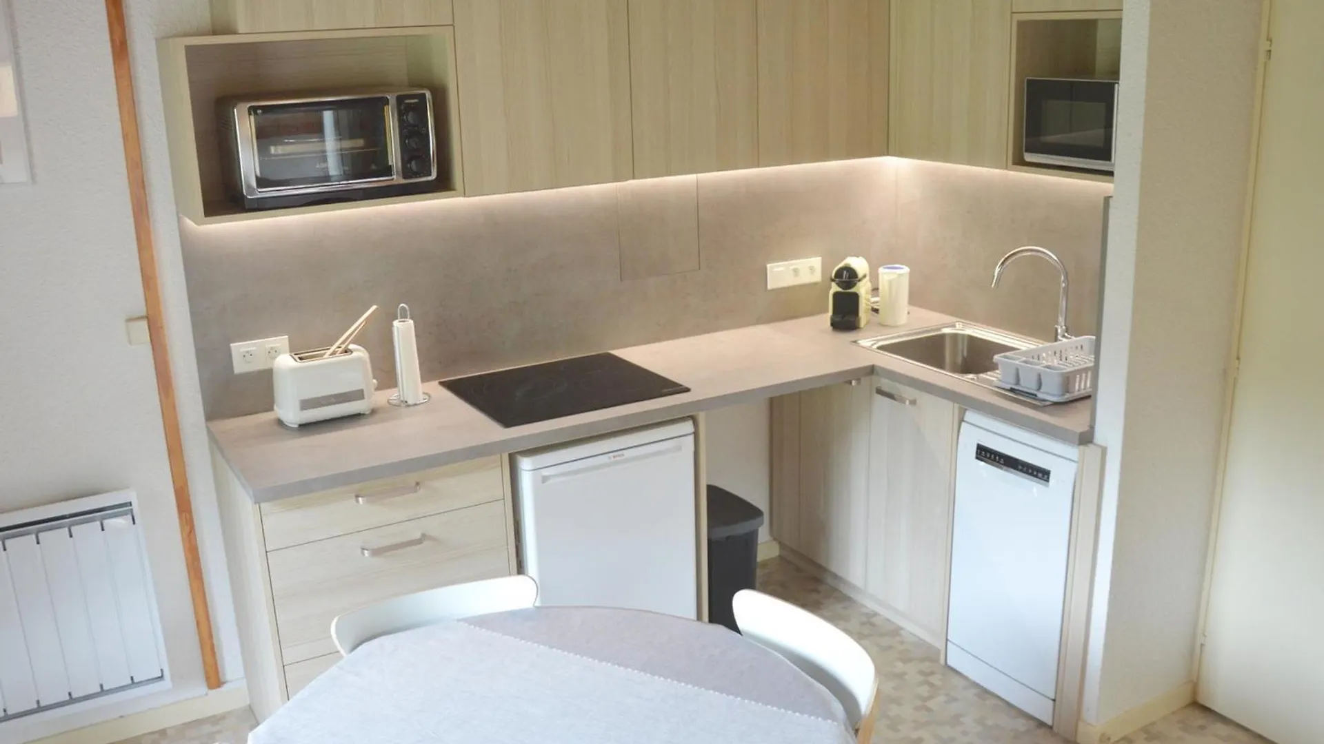 Apartment Appartement Lumineux, 6 Personnes Avec Balcon, Parking, Wifi A 900M Du Centre De Chatel - Fr-1-198-233