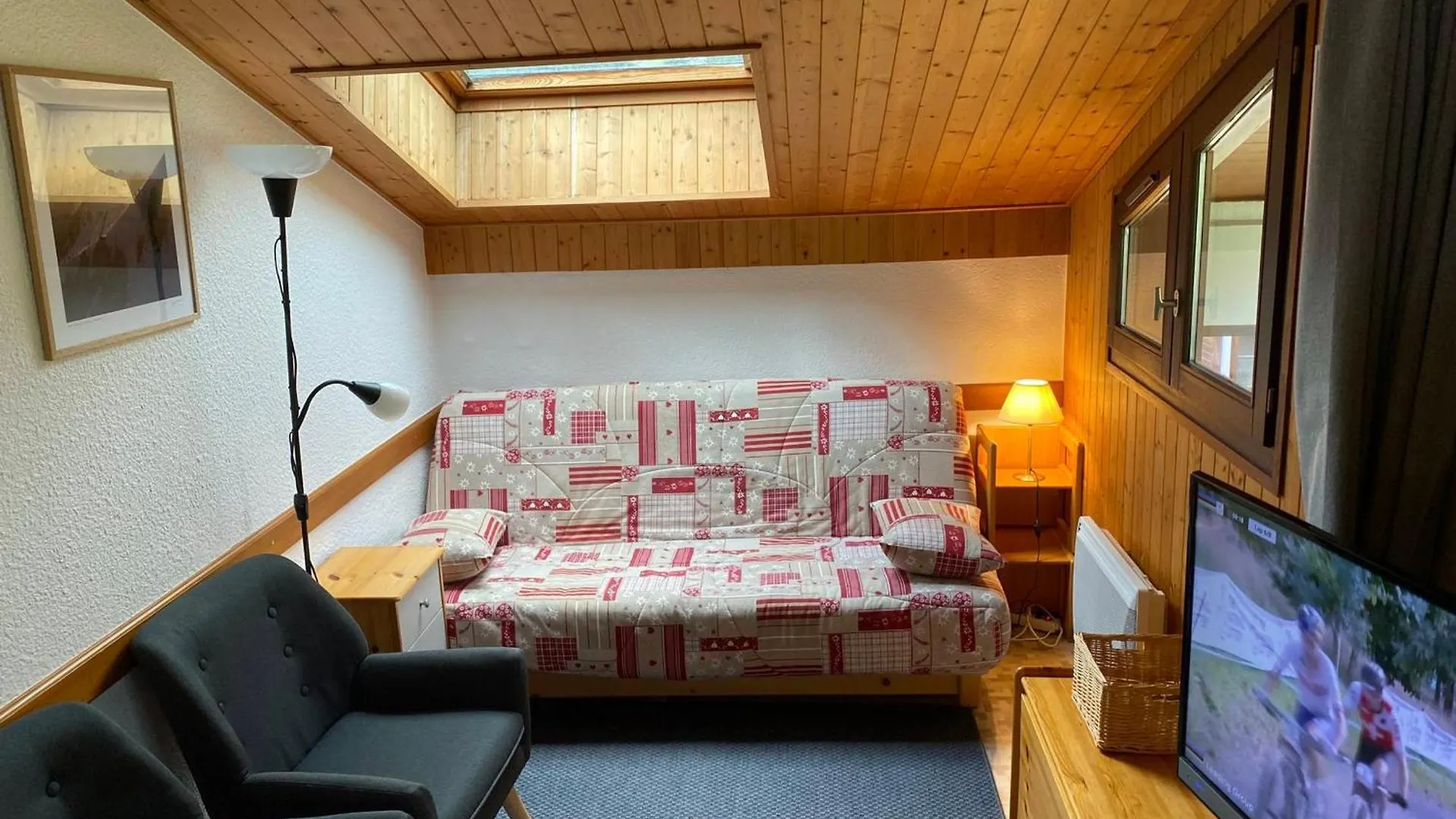 Appartement Lumineux, 6 Personnes Avec Balcon, Parking, Wifi A 900M Du Centre De Chatel - Fr-1-198-233 Apartment