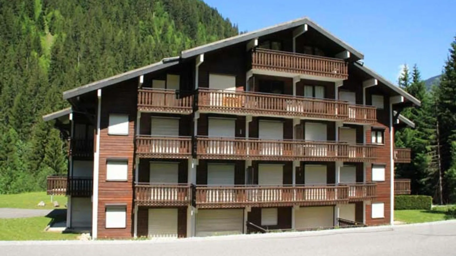 Appartement Lumineux, 6 Personnes Avec Balcon, Parking, Wifi A 900M Du Centre De Chatel - Fr-1-198-233 0*,  France